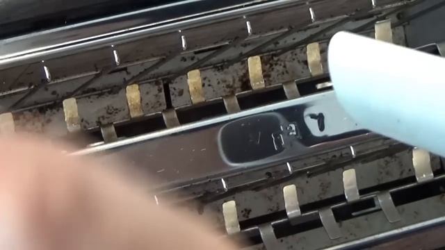 Tj's Tip: How to Clean Toaster Crumbs & Coffee Grounds смотреть онлайн