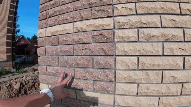 Облицовка дома под РВАНЫЙ КАМЕНЬ кирпич ложок, кирпич угловой, скошенный кирпич СКАЛА смотреть онлайн