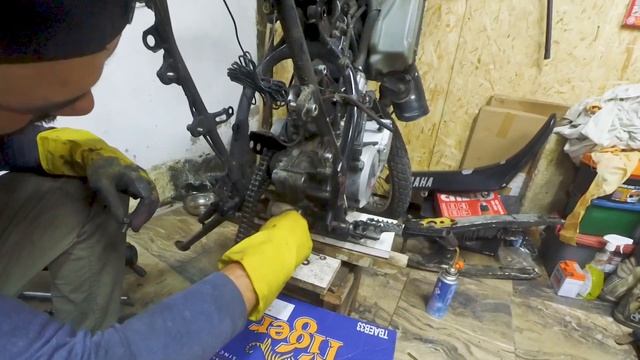 Продолжение Разборки Yamaha DT125R: Борьба с Препятствиями и Поиск Решений смотреть онлайн