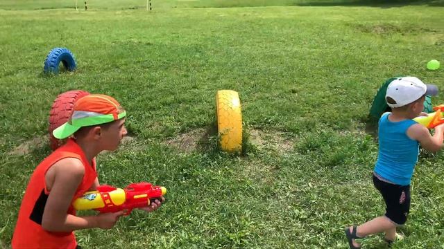 Водные стрелялки, играем с водяными пистолетами смотреть онлайн