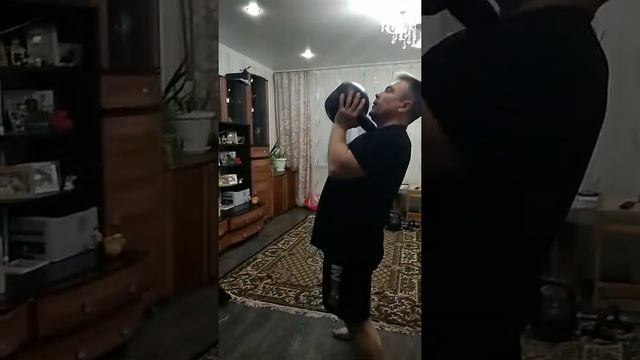 Упражнения с гирей 32 кг смотреть онлайн