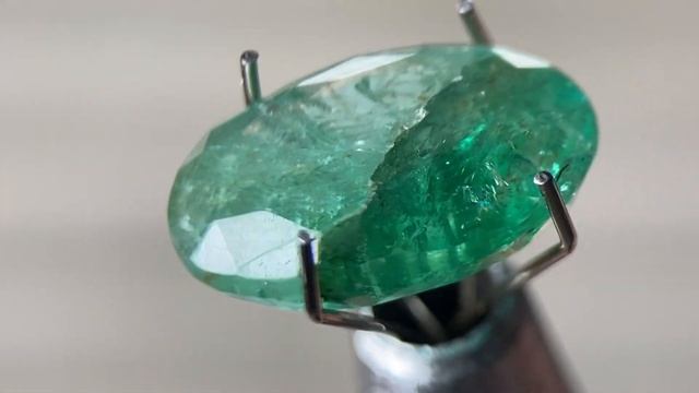 Натуральный изумруд 3,98 карат из Замбии смотреть онлайн
