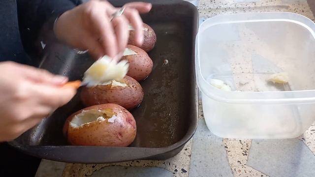 Papa al horno rellena de quesos y panceta | En poco mas de una hora tendrás la comida lista смотреть онлайн