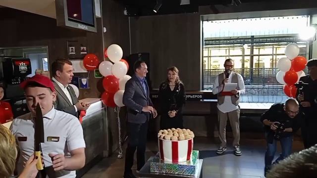 Первый ребрендированный ресторан «Ростикс» (экс-KFC) официально открылся в Екатеринбурге смотреть онлайн