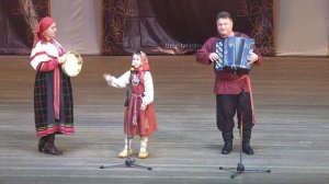Как за двором, за двором