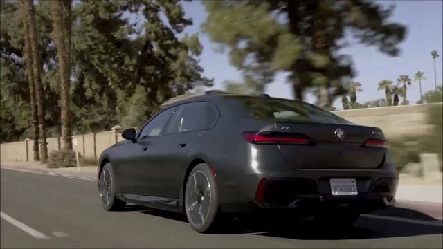 2023 BMW i7 xDrive60 G70 in Frozen Deep Grey Metallic - Driving