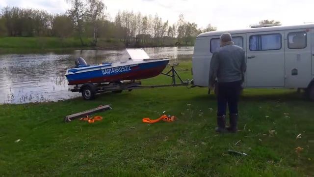 Самосвальный прицеп Подьем лодки на прицеп. смотреть онлайн