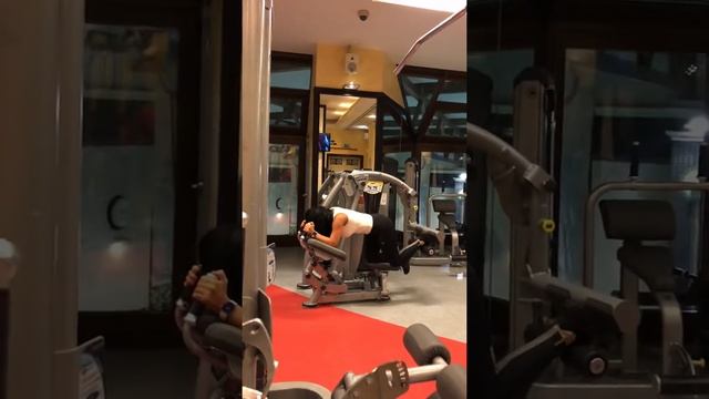 Махи в тренажере , ягодицы ? смотреть онлайн