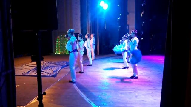 ..матросы.. из - за кулис..любимые зёрнышки в новогодних сказках в ДКиТ НКМЗ.. смотреть онлайн