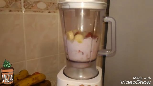 Клубнично-банановый MilkShake смотреть онлайн