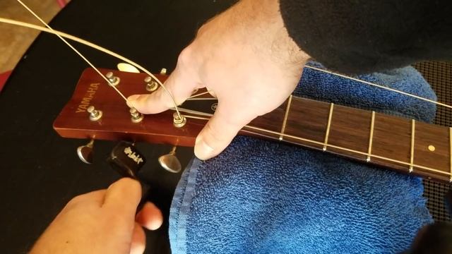 How To Restring An Acoustic Guitar Properly смотреть онлайн