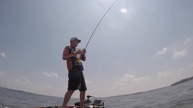 Ledge fishing with Kevin VanDam смотреть онлайн