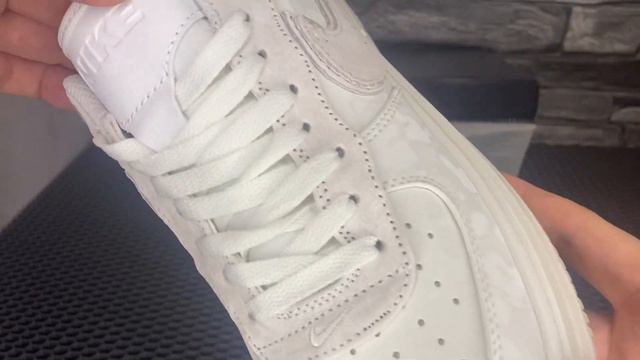 Кроссовки Nike Air Force 1 LUXE смотреть онлайн