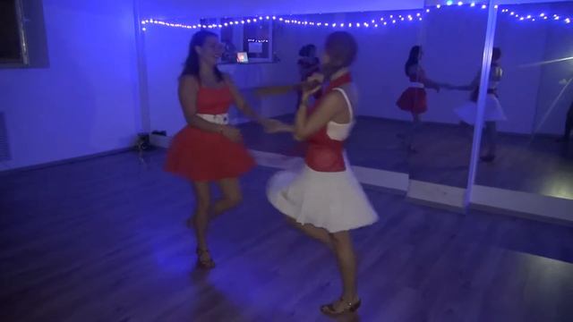 Танцы в Non-Stop'е. Lady's-хастл. Александра Дремина и Людмила Устинова смотреть онлайн