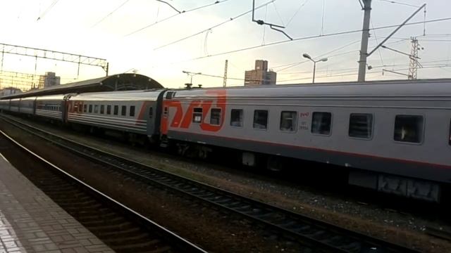 ЧС7-200 с поездом Мск- Адлер отпр. от Курского вокзала смотреть онлайн