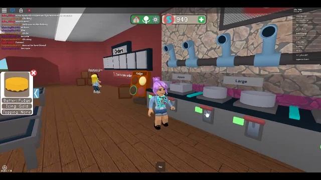 ГОТОВЛЮ ТОРТИКИ! РОБЛОКС (кошка Мила) смотреть онлайн