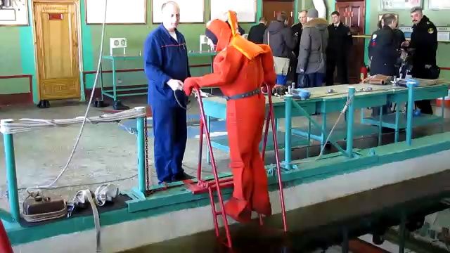 Спасательное снаряжение подводника смотреть онлайн