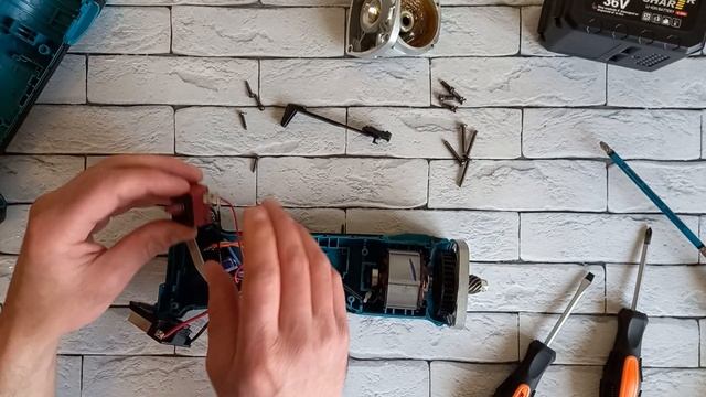 Ушм Makita аккумуляторный бесщеточный 125 мм с регуляторомоборотов. Аналог MAKITA. Разборка смотреть онлайн