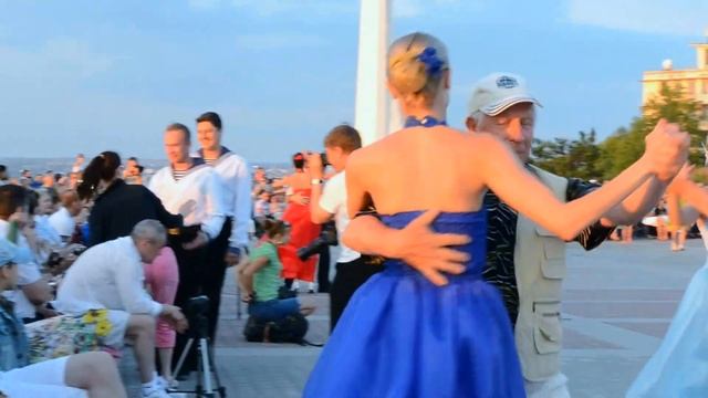 "Война и мир", гранд дефиле на мысе Хрустальном 14 июня 2014. Севастопольский вальс смотреть онлайн