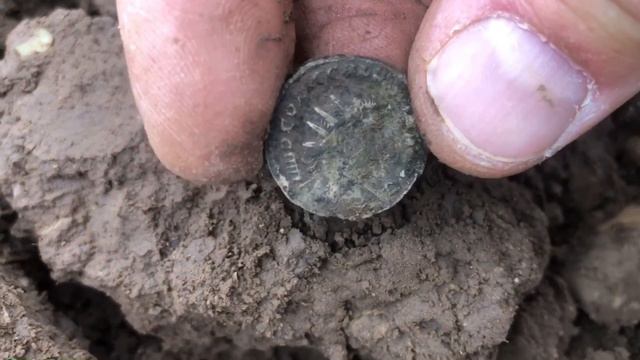 My best month ever metaldetecting! Lots of silver coins! Roman, medieval and other stuff! смотреть онлайн