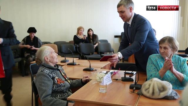U74.RU Миасс: Женщины-ветераны принимали поздравления от руководителей города смотреть онлайн