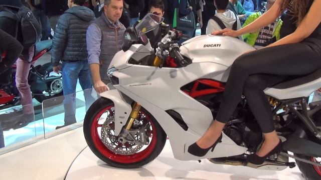 Ducati Supersport S Star White Silk (2017) Exterior and Interior смотреть онлайн