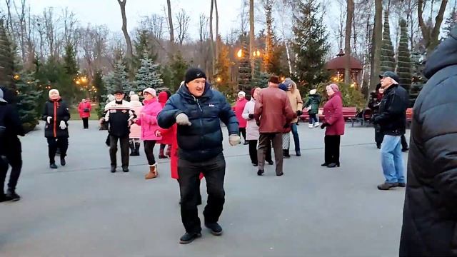 А НЕБО, КАК НЕБО!???/ТАНЦЫ В ПАРКЕ ГОРЬКОГО ХАРЬКОВ ДЕКАБРЬ 2021 смотреть онлайн