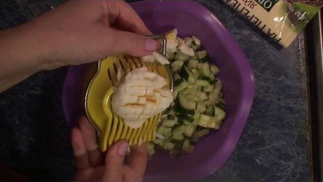 Рецепт: Капустный салат с огурцом и кукурузой смотреть онлайн