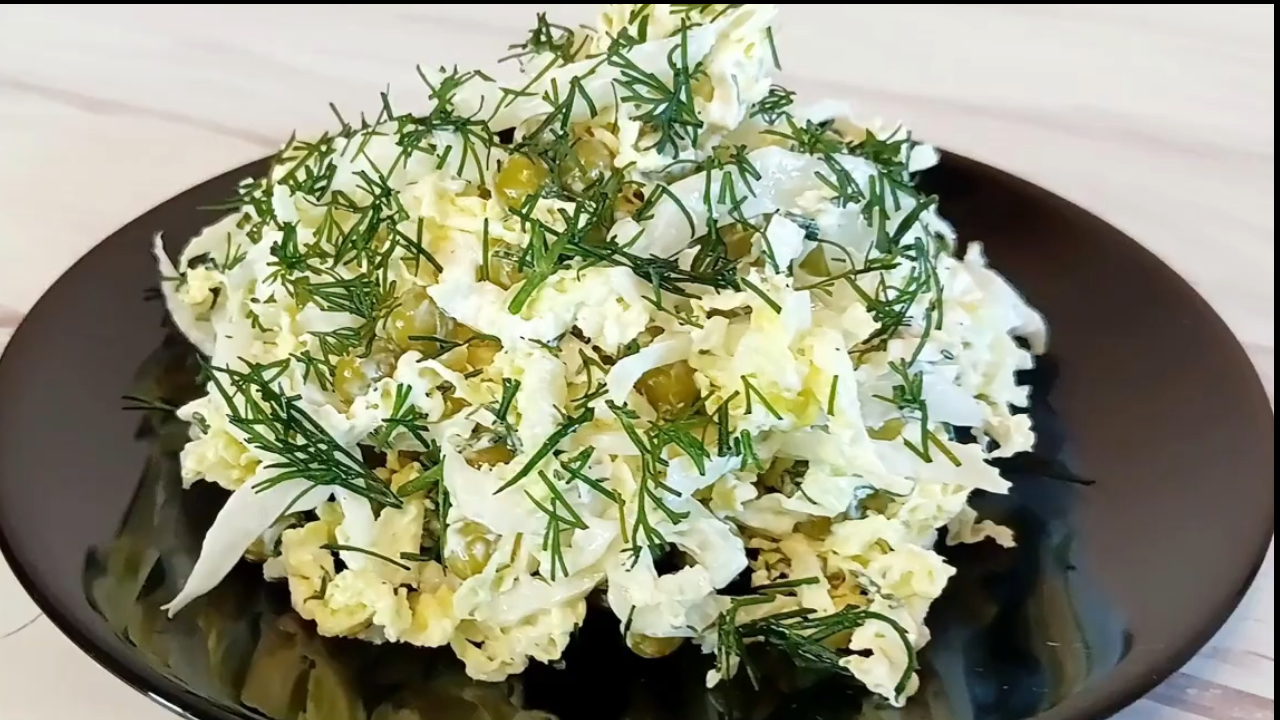 Беру БАНКУ ГОРОШКА, капусту и готовлю гениальный салат! Вкусный рецепт из простых продуктов! смотреть онлайн