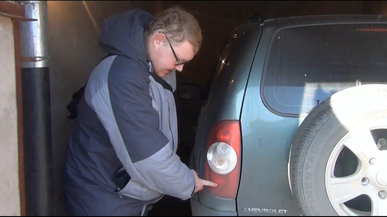 Замена лампы задних габаритов на Chevrolet - Niva смотреть онлайн