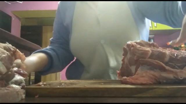 Завтрак для козла и свиные отбивные. смотреть онлайн