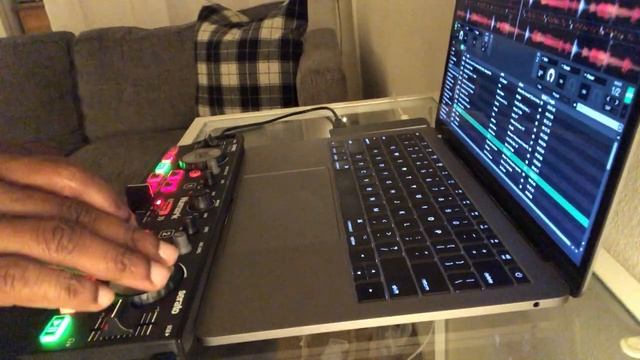 Numark DJ2GO2 Touch Scratch/Beat Juggle смотреть онлайн