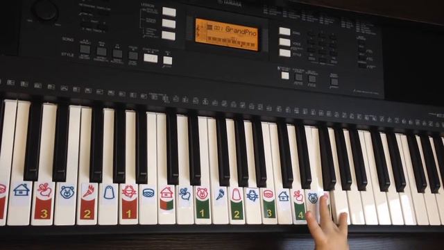 Упражнение "Ганон". Игра правой рукой. Максиму 3 года 5 месяцев смотреть онлайн