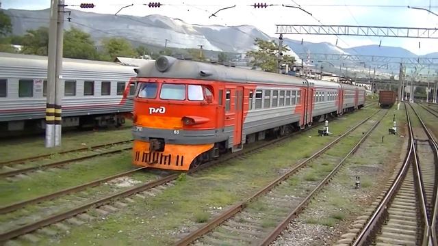 Станция Новороссийск: электропоезд ЭР9П 63 смотреть онлайн