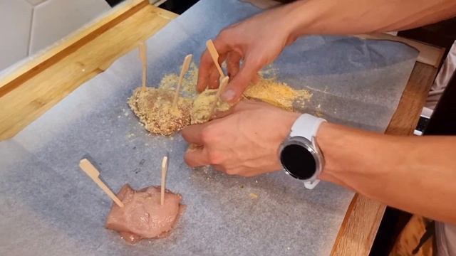 Цыпленок или Котлета? Цыпленок по-киевски с Рисом и Шпинатом (Готовим Дома) смотреть онлайн