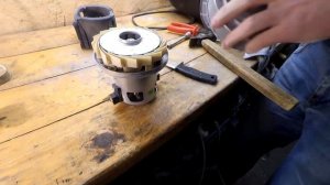 Пылесос шумит.  Чистим.