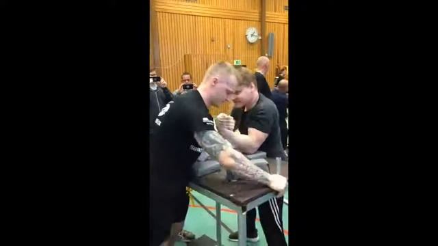 Tobias vs Markus M. and Mattias Z. смотреть онлайн