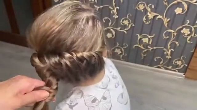 Очень легкая прическа ребёнку на каждый день!!! смотреть онлайн
