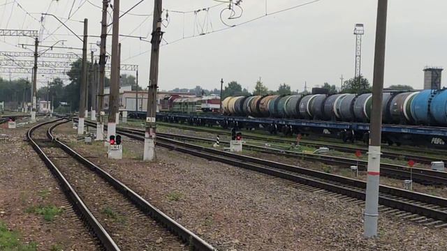 "МЕГА СУПЕР ЭСКЛЮЗИВИЩЕ!" ТЭМ14-0023 тащит 2М62-???? и перегонка ТУ2-??? В г. Санкт-Петербург!!! смотреть онлайн