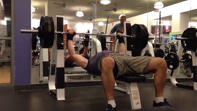 Жим лежа 330 фунтов смотреть онлайн