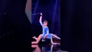 Выступления девочки и мальчика воздушная гимнастика @Appolinariya_01