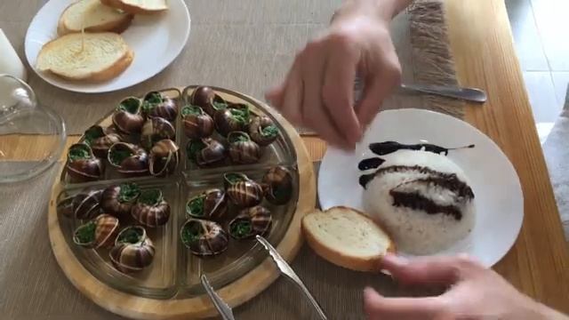 Приятный вечерний ужин. Dinner Is A Delicacy.