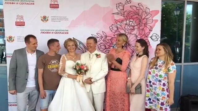 Участник проекта «Московское долголетие» женился на модели смотреть онлайн