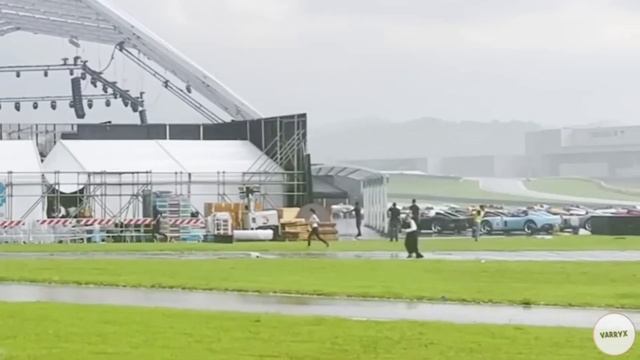 80 Ferrari Monzas damaged due to an unexpected rain shower смотреть онлайн