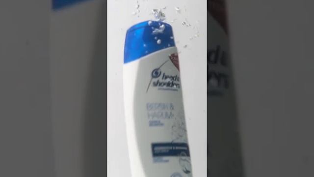 Kamu mau rambut hitam dan berkilau?cukup pakai shampo head and shoulders! смотреть онлайн