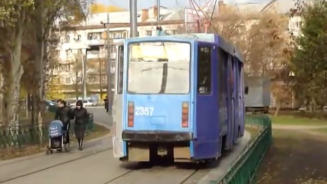 Трамвай едет через Сквер у Московского ЗАГСа, Казань смотреть онлайн