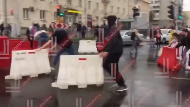 Для «змагароў» перекрытие дорог – это просто забава, тетрис… Смотрите сами, с каким энтузиазмом смотреть онлайн