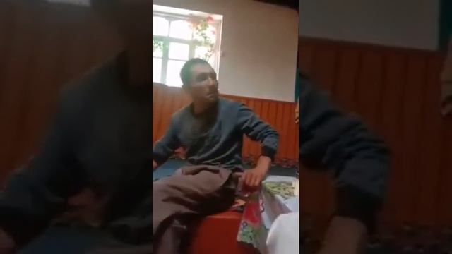 Му акли чис, Му сиёсат чис