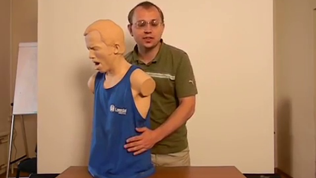 Что делать если человек подавился. Прием Геймлиха.