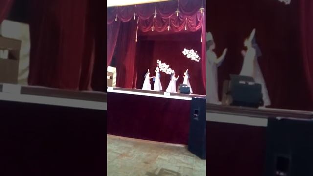 Танец ,,Течёт река Волга" смотреть онлайн